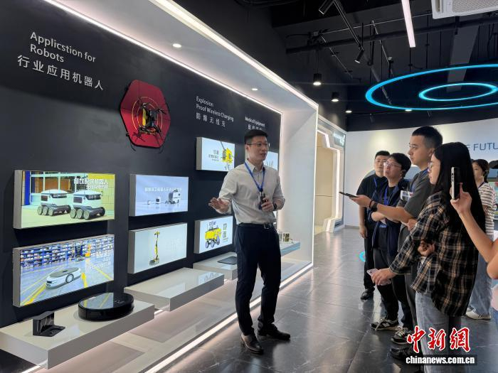 中惠创智董事长李凌瀚介绍无线供电产品应用场景