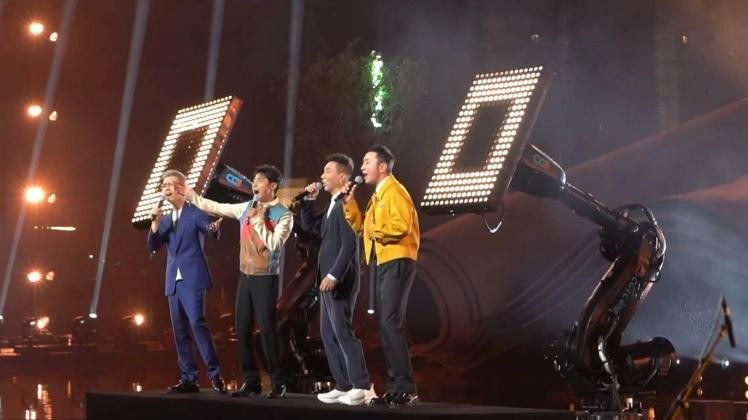 总台2026年中秋晚会舞台上的机械臂装置